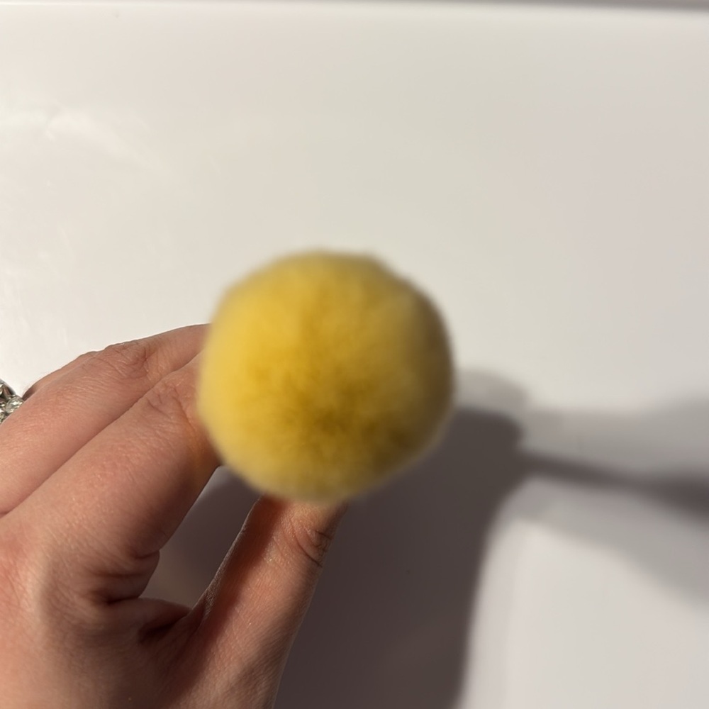 Tarte Gold Powder Brush - Picture 5 of 6